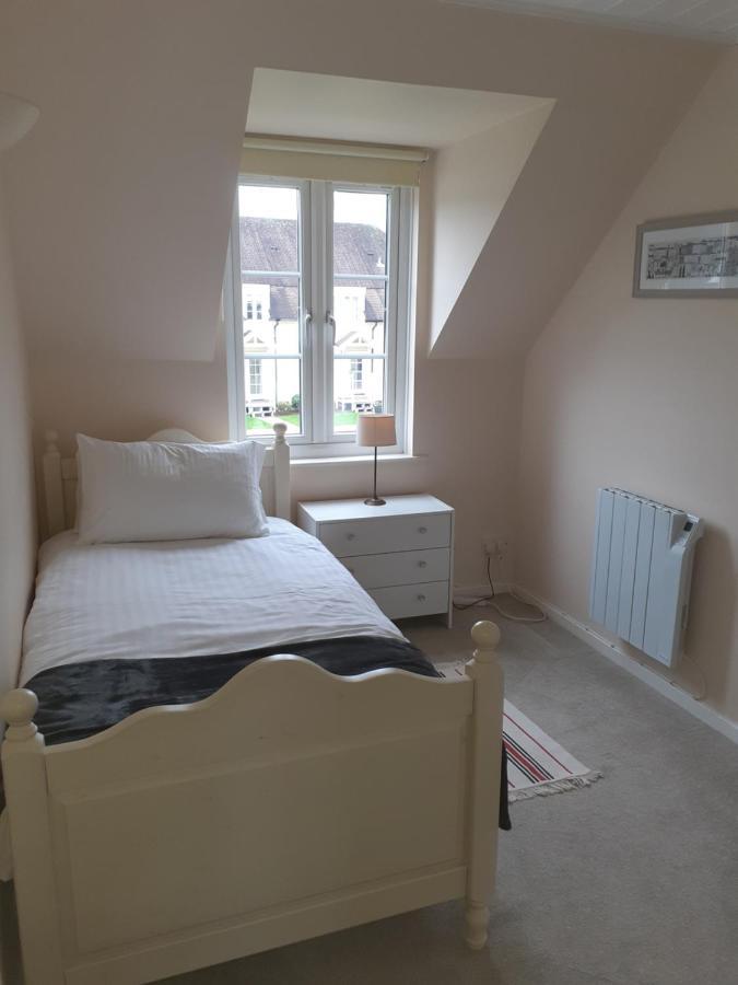 Nyhavn Lakeside Cottage Cirencester Buitenkant foto