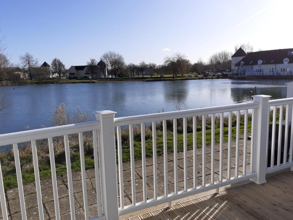 Nyhavn Lakeside Cottage Cirencester Buitenkant foto