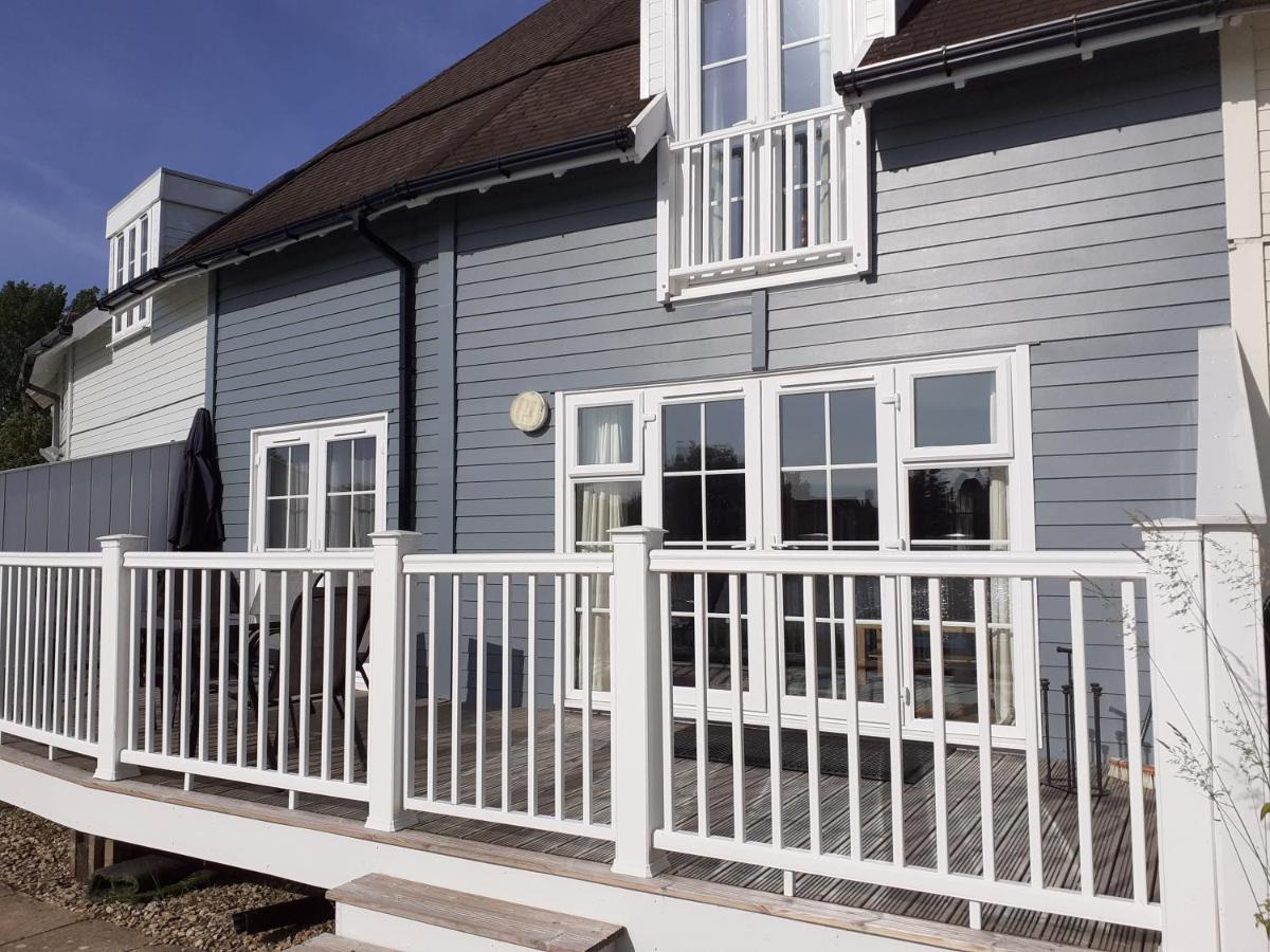 Nyhavn Lakeside Cottage Cirencester Buitenkant foto