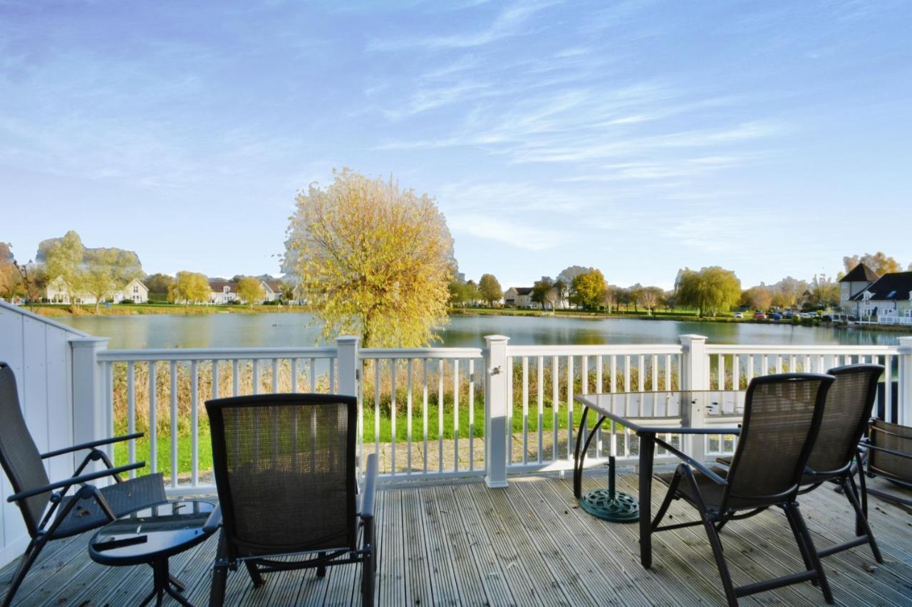 Nyhavn Lakeside Cottage Cirencester Buitenkant foto