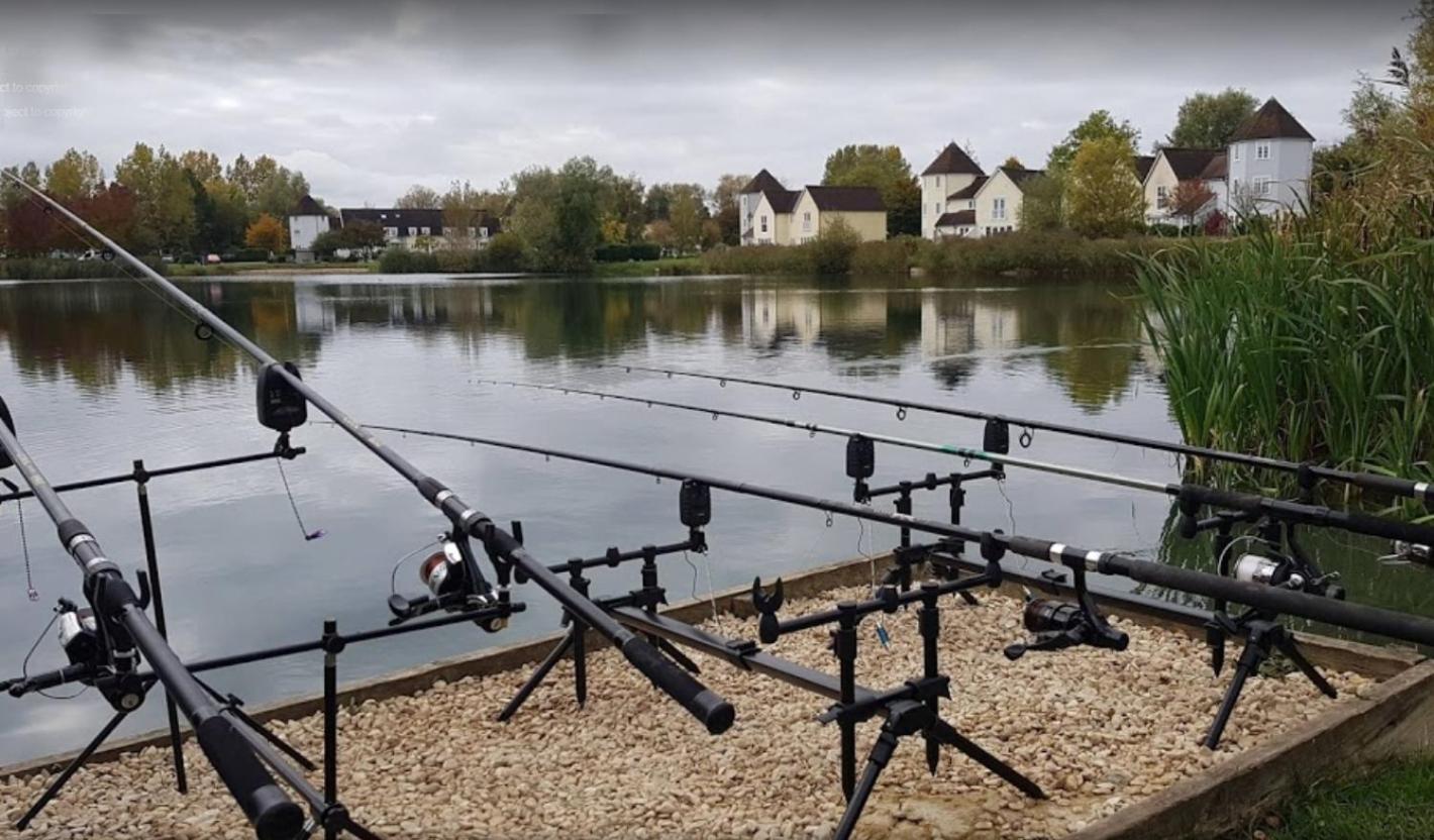 Nyhavn Lakeside Cottage Cirencester Buitenkant foto