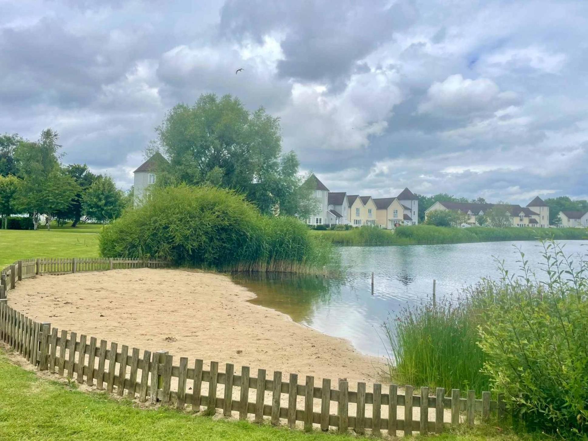 Nyhavn Lakeside Cottage Cirencester Buitenkant foto