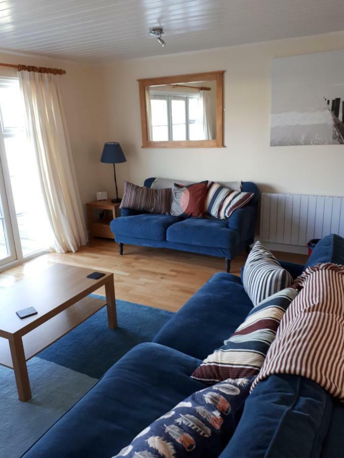 Nyhavn Lakeside Cottage Cirencester Buitenkant foto