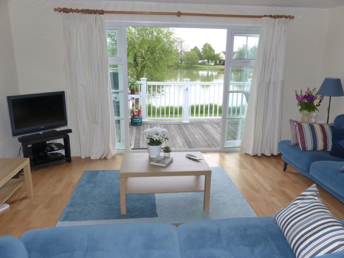 Nyhavn Lakeside Cottage Cirencester Buitenkant foto