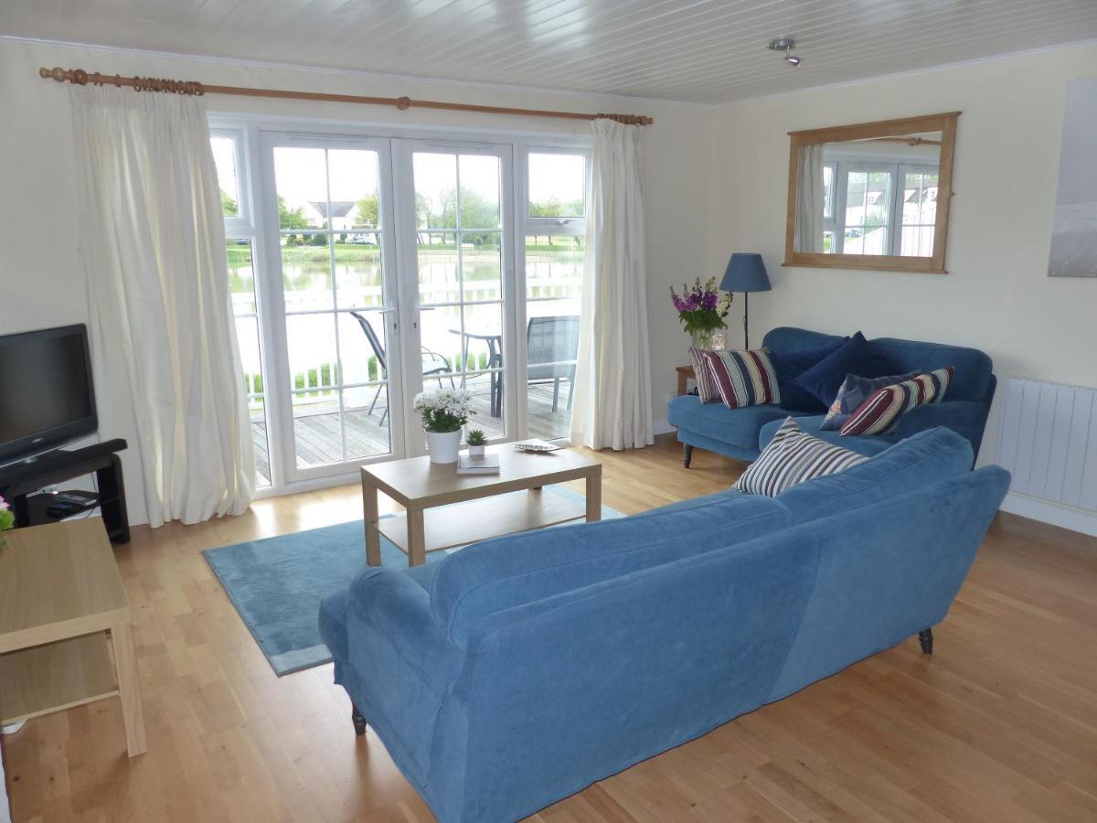 Nyhavn Lakeside Cottage Cirencester Buitenkant foto